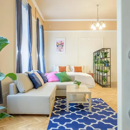 Seasons Garden Family Budapeşte