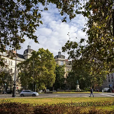 Seasons Garden Family Budapeşte