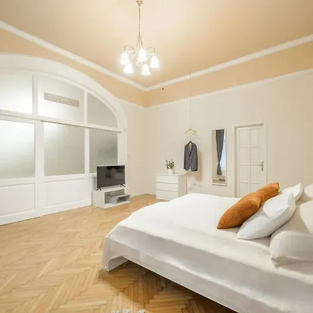 Apartment Seasons La Famiglia *