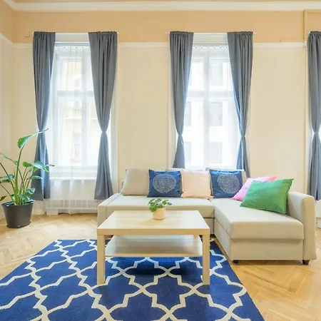 Seasons Garden Family Budapeşte