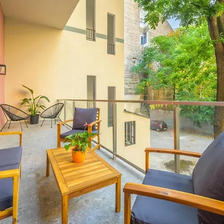 Seasons Garden Family Daire *