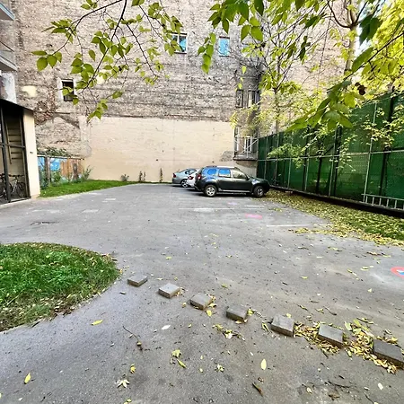 Seasons La Famiglia Apartment *